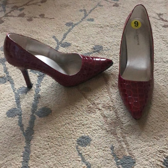Liz Claiborne Shoes - Like New Liz Claiborne flex size 9 red heels